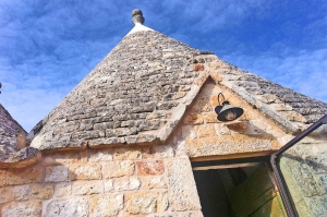 B&B nei tipici Trulli di Alberobello, restrutturati per mantenere il fascino rurale dell Valle d'Itria
